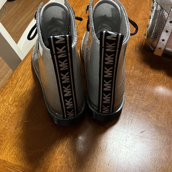 Michael Kors boots and purse set - Picture 2 of 7